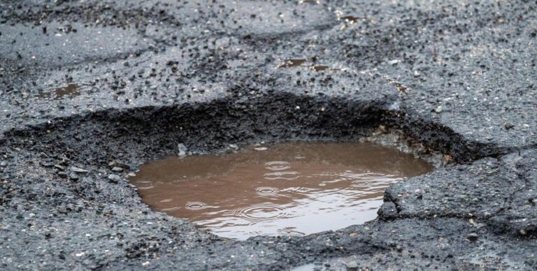 Выбоины на дорогах могут исчезнуть навсегда: что открыли ученые»>