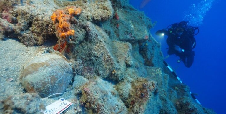 Археологи нашли древнюю гавань и затонувшие корабли: место хранило 4000 лет истории (фото)»>