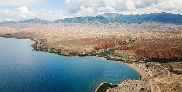 Атлантиду погубила ужасная трагедия: на дне озера найдены следы древнего затопленного города»>