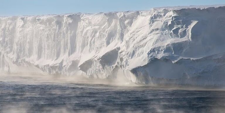 Более половины шельфовых ледников Антарктиды разрушатся: города по всему миру уйдут на дно»>