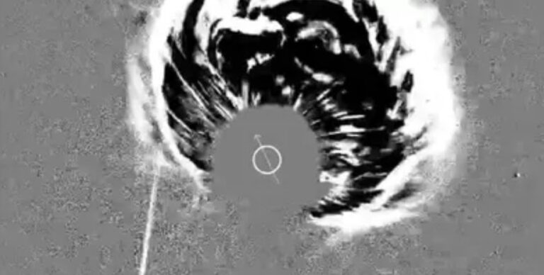 Космический аппарат сделал фотографию мощного взрыва на обратной стороне Солнца (фото)»>