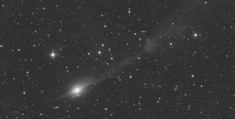 Межзвездный объект 3I/ATLAS, кажется, выбросил мелкие объекты: может, это зонды инопланетян (фото)»>