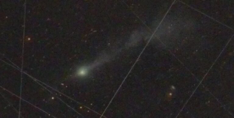 Межзвездный объект 3I/ATLAS мог взорваться на пути к Земле: есть новые снимки (фото)»>