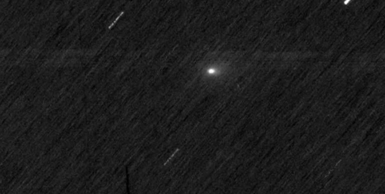 Межзвездный объект 3I/ATLAS: ученые определили его путь, обнаружено нечто необъяснимое (фото)»>