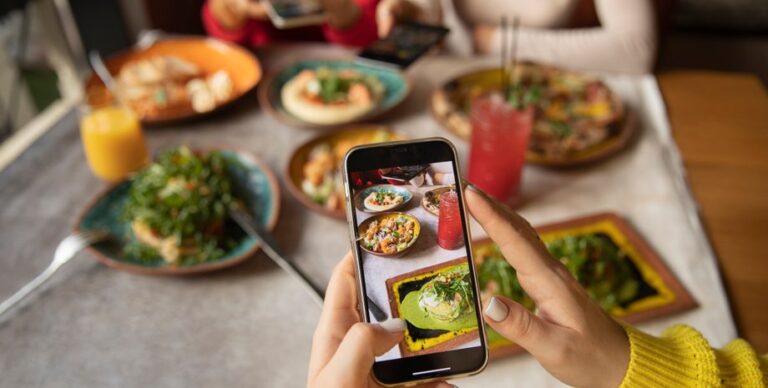 Плюс 2,5-4,5 кг за день: ученые наконец объяснили резкий скачок веса после праздников»>