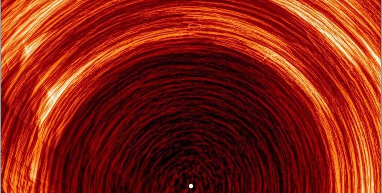 Получен первый в истории снимок полярного магнитного поля Солнца: такого сюрприза никто не ожидал»>