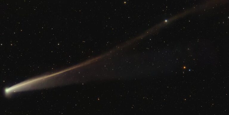 Со второй кометой ATLAS в Солнечной системе происходят странности: она стала ярко-золотой (фото)»>