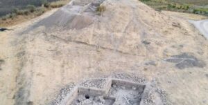 В Ираке нашли затерянный 5000-летний зиккурат: это был храм в одном из первых городов мира»>