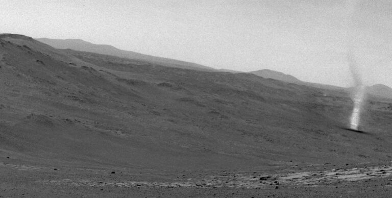 Марсоход NASA впервые записал звук электрических разрядов в пылевых вихрях на Марсе (аудио)»>