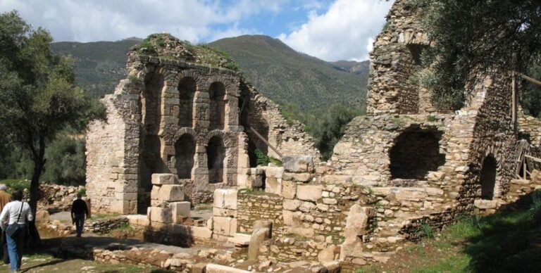 Нашли путь к древним знаниям: археологи обнаружили проход к древней библиотеке в Турции (фото)»>