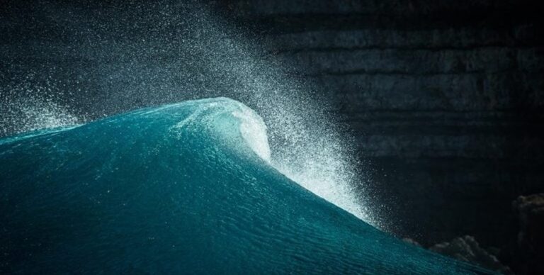 Невероятная детализация: гигантское цунами впервые в истории запечатлели из космоса»>