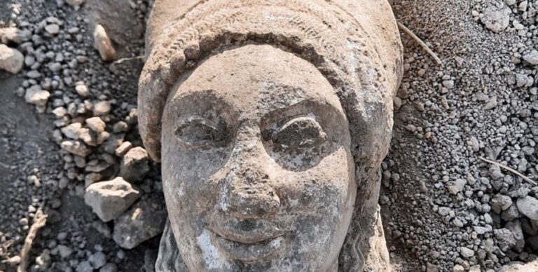 Попала далеко от родины: в Вульче обнаружили редкую статую, однако есть нюанс (фото)»>