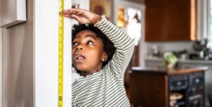 Удивительная скорость: в какой период жизни человек растет быстрее всего»>