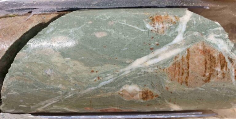 Уникальная возможность изучить гигантскую трещину Земли: извлечены редкие образцы керна»>