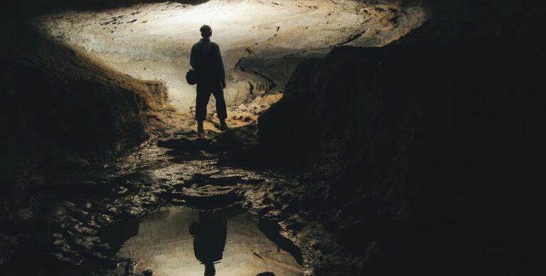 63 дня в ледяном заточении: проведя два месяца в пещере геолог открыл новую область биологии»>