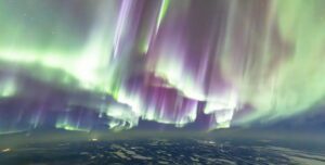Лучшее полярное сияние за 20 лет полетов: пилот сделал фотографии с высоты 11 км (фото)»>