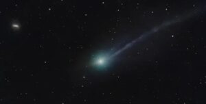 Межзвездный объект 3I/ATLAS направляет в сторону Земли загадочную ядовитую струю (фото)»>