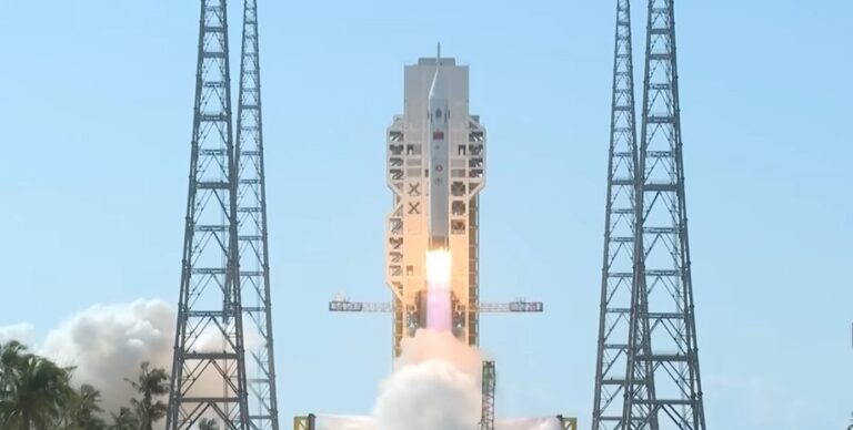 Китай успешно провел испытание ракеты и космического корабля для полетов на Луну (видео)»>