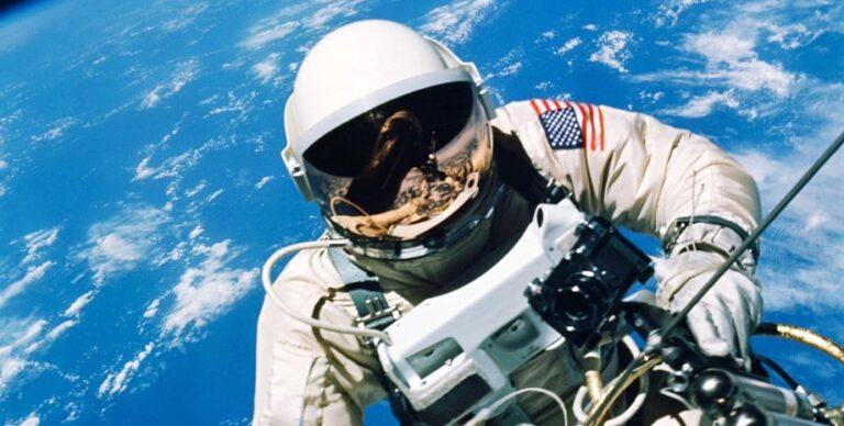 Людям больше нет места в космосе: роботы почти похоронили пилотируемые миссии»>