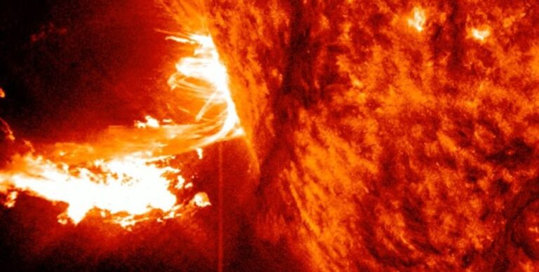 Магнитные бури 19-22 февраля: выброс корональной массы вот-вот ударит по Земле»>