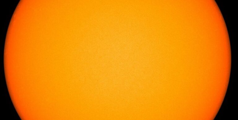 На Солнце исчезли все пятна впервые с 2022 года: что это означает (фото)»>