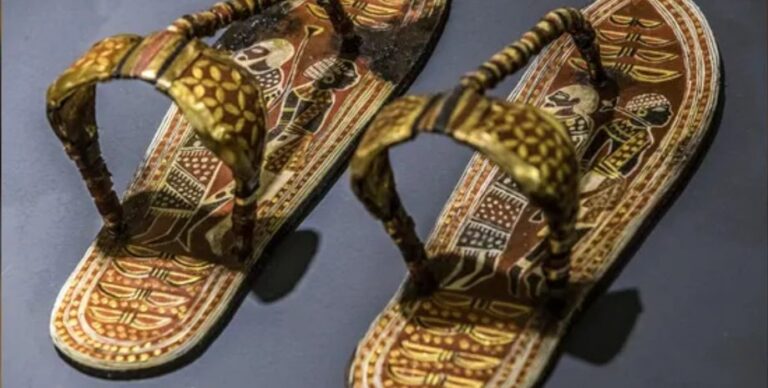 Сандалии Тутанхамона: обувь возрастом 3300 лет позволяла фараону топтать своих врагов (фото)»>