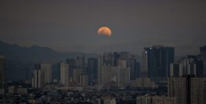 Такого не увидишь еще 2 года: полное лунное затмение 2026, появились фотографии (фото)»>