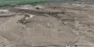 Тянется на два километра: в Перу обнаружили священную дорогу и храмовый комплекс Чиму (фото)»>