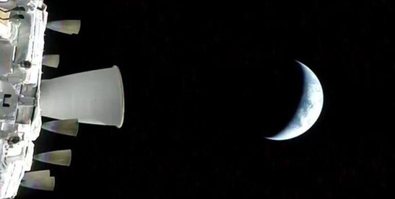 Миссия «Артемида-2»: астронавты NASA сделали фотографию Земли на пути к Луне (фото)»>