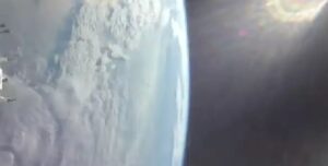 Миссия «Артемида-2»: астронавты покинули околоземную орбиту и отправились к Луне (видео)»>