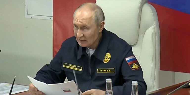 $500 диверсантам и $1000 священникам: как Путин планирует развалить ЕС и НАТО, — NYT»>