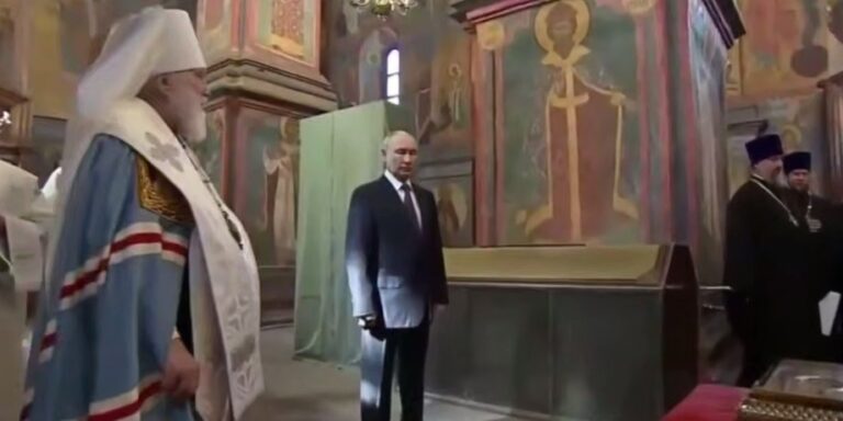 Дмитрия Донского хотят «отправить» на фронт: в Кремле «нашли» и показали Путину мощи князя»>