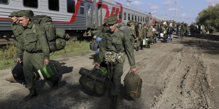 Мобилизация стала краеугольным камнем: потери РФ на поле боя превышают пополнение — СМИ»>