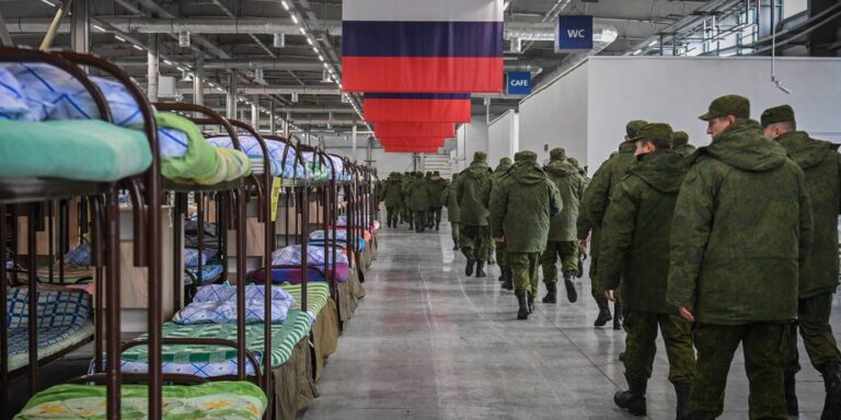 «Обманом и ложью»: Кремль массово давит на людей, чтобы не объявлять мобилизацию — The Guardian»>