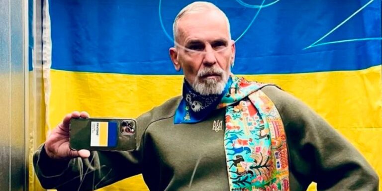 «Это капитуляция»: известный дизайнер показал Олешки тем, кто призывает к «миру» с Россией»>
