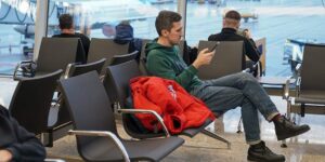 Коллапс в московских аэропортах: в столице РФ задержали и отменили более 400 рейсов»>