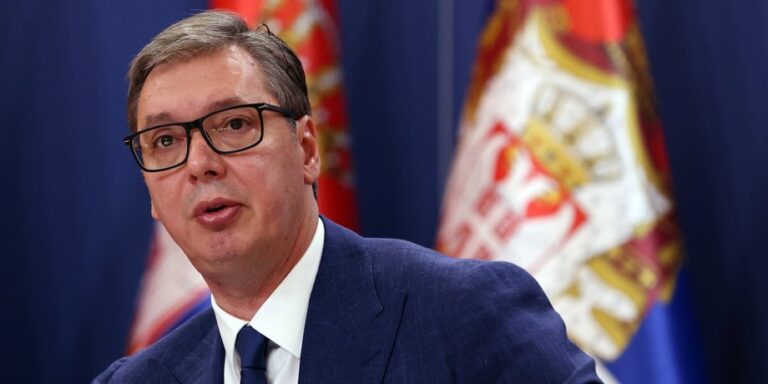 «Последний вечер в этом здании»: президент Сербии Вучич объявил о своей отставке (видео)»>