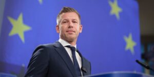 Прежде всего этническим венграм: Мадяр пообещал защиту украинским мужчинам призывного возраста»>