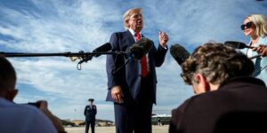 «Пусть атакует другие цели»: Трамп призвал Зеленского не бить по российским НПЗ (видео)»>
