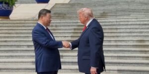 Трамп лично встретил у трапа: СМИ сравнили визит Си Цзиньпина в США с приемом Путина»>
