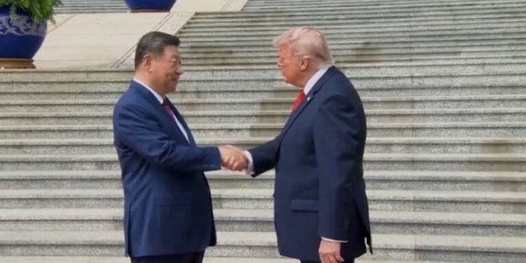 Трамп лично встретил у трапа: СМИ сравнили визит Си Цзиньпина в США с приемом Путина»>