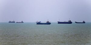 Война в Иране зависла: 6000 моряков остаются заблокированными в Ормузском проливе»>