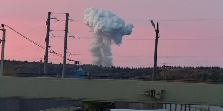 На заводе под Москвой произошел техногенный взрыв: СМИ сообщают о 7 погибших, что говорят власти (видео)»>