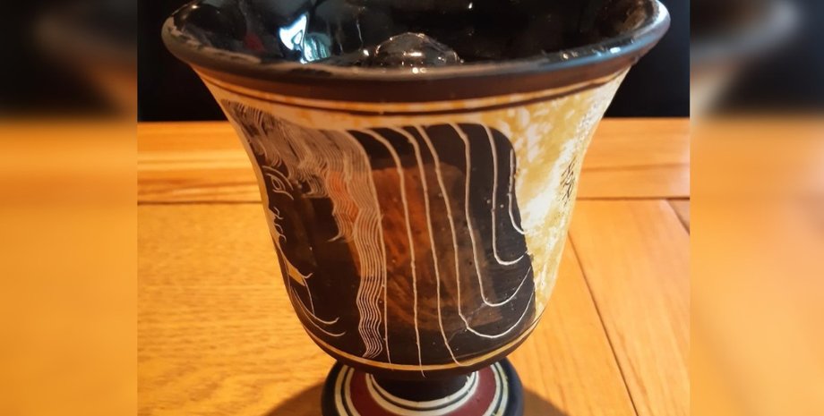 Пифагорейская чаша, чаша Пифагора, кубок жадности