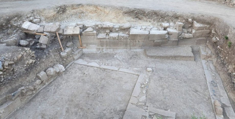 Археологи провели раскопки дворца Арханес