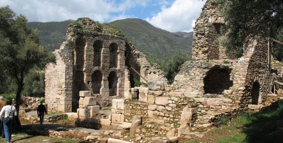 Археологи обнаружили каменную лестницу